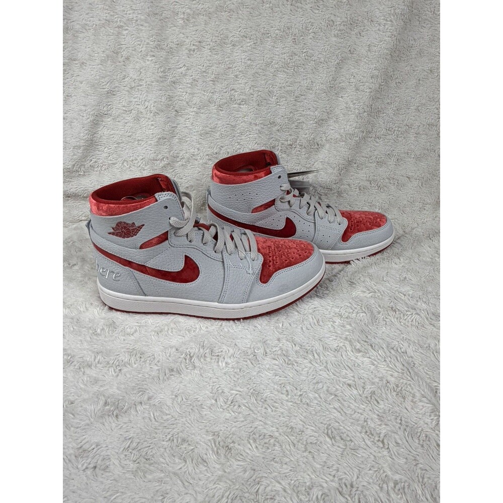 Air Jordan Retro 1 High Zoom Air CMFT 2 Valentine's Day 2023 Size 9.5